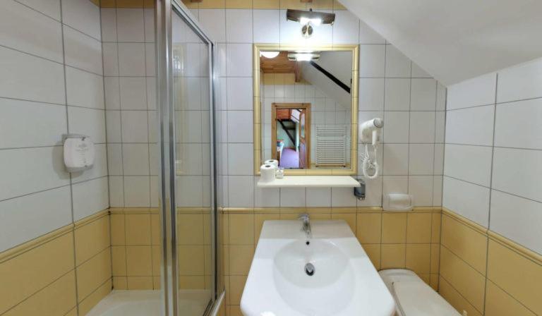Hotel Stara Stajnia Pleszew Extérieur photo